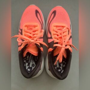 *NWOT* Lululemon Women's BeyondFeel Running Shoes - Size 7.5, Orange & Black